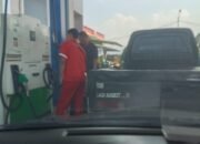 SPBU 24.348.143 Pekon Penengahan Kecamatan Lemong NAKAL diSiang Hari Lakukan Pengecoran BBM